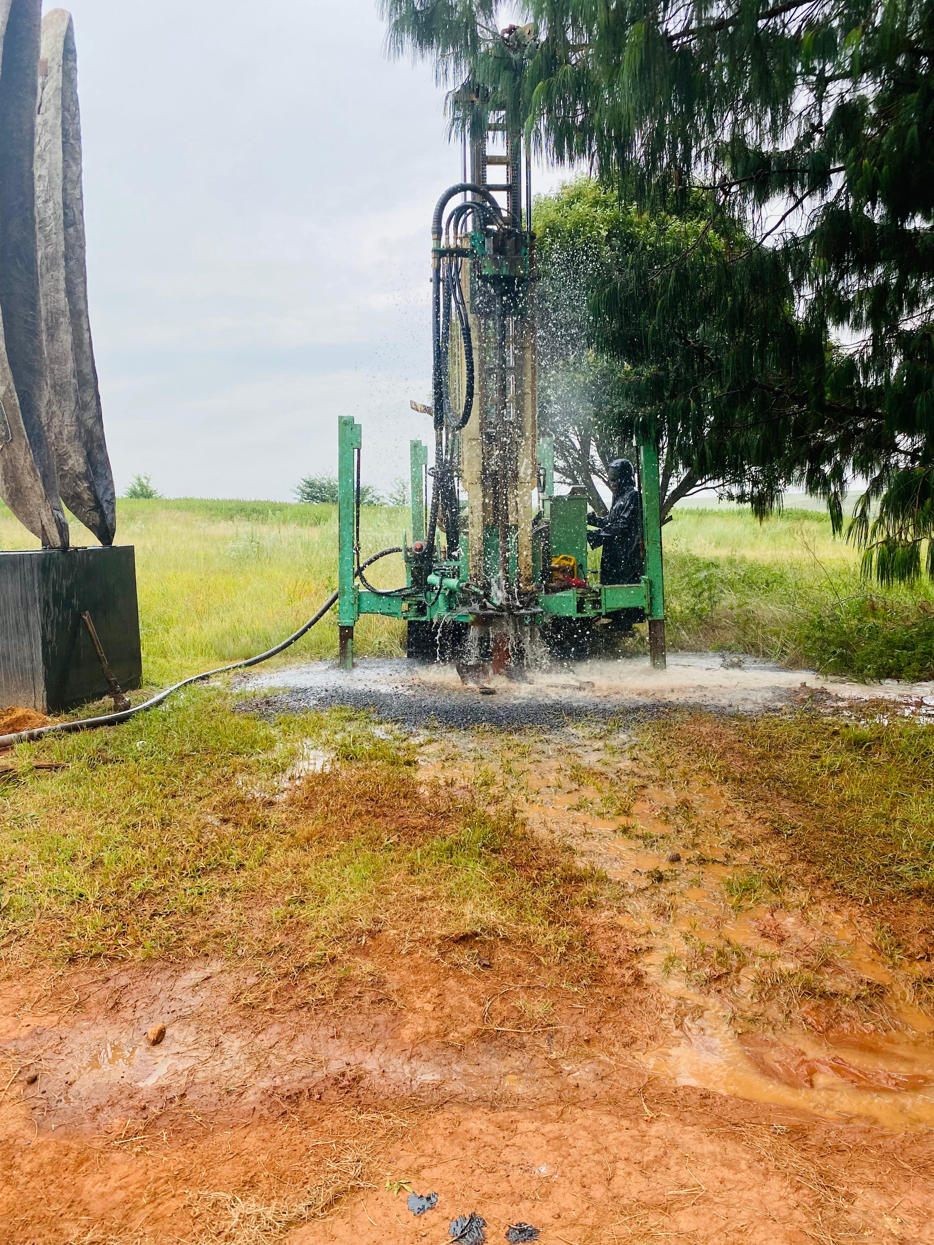 Borehole drilling rig striking water
